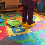 {Play} Toddler Twister With Party Plates